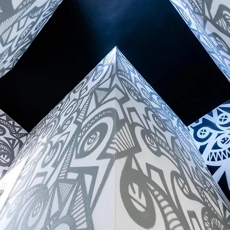 Exclusive Artistic - Instaworthy Selfies Apartamento
